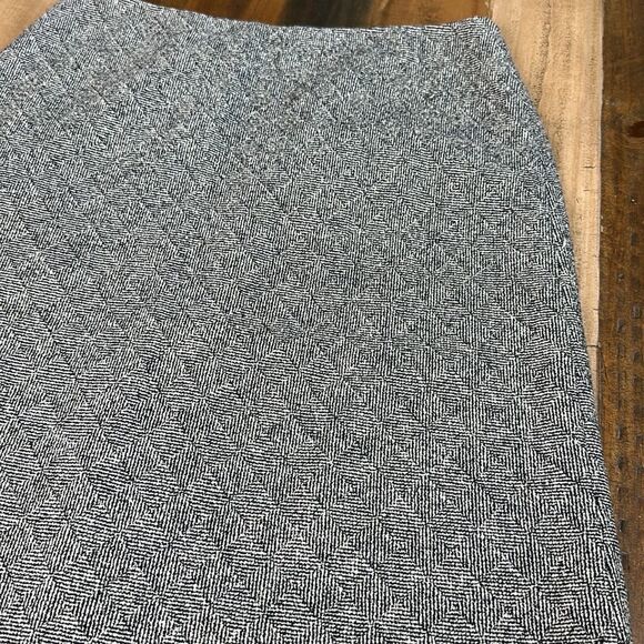 ANN TAYLOR Pencil skirt     Petites 6P - Picture 2 of 9